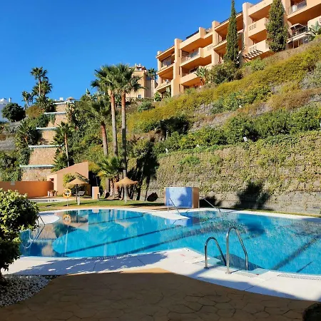 Spacious 2 Bedroom 914 *